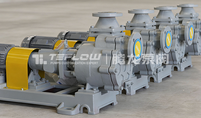 氟塑料自吸泵：化工槽罐區(qū)的強腐蝕介質短工況輸送利器